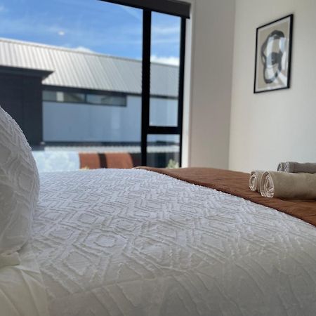 Luxury 2 Bedroom Townhouse Opposite Merivale Mall Κράισττσερτς Εξωτερικό φωτογραφία