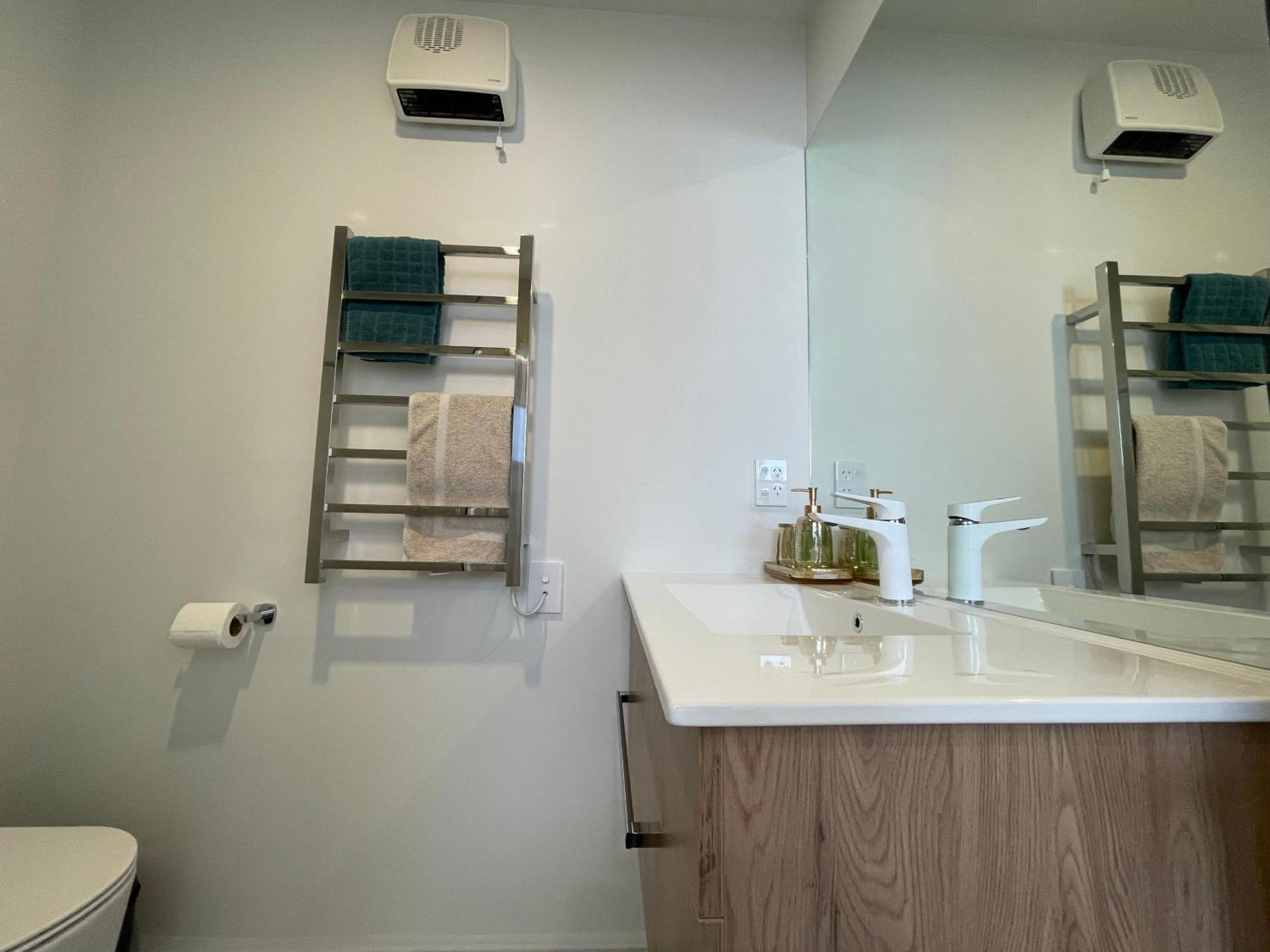 Luxury 2 Bedroom Townhouse Opposite Merivale Mall Κράισττσερτς Εξωτερικό φωτογραφία
