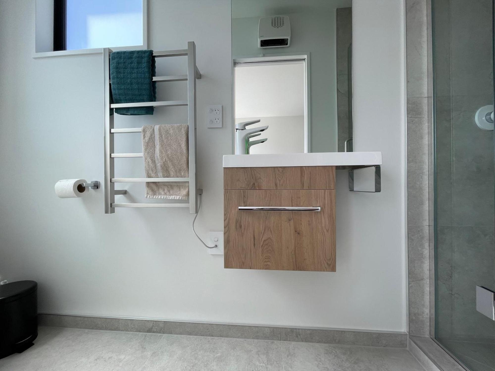 Luxury 2 Bedroom Townhouse Opposite Merivale Mall Κράισττσερτς Εξωτερικό φωτογραφία
