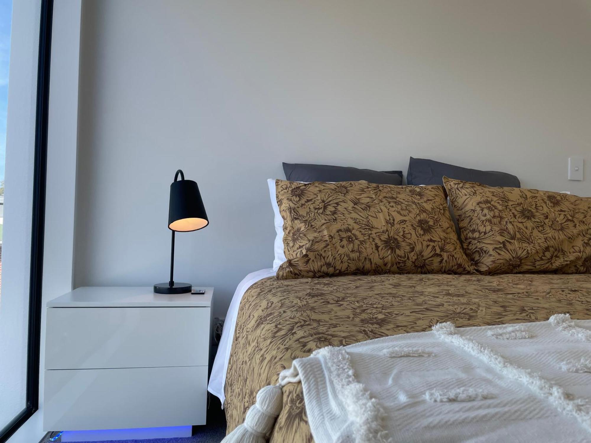 Luxury 2 Bedroom Townhouse Opposite Merivale Mall Κράισττσερτς Εξωτερικό φωτογραφία
