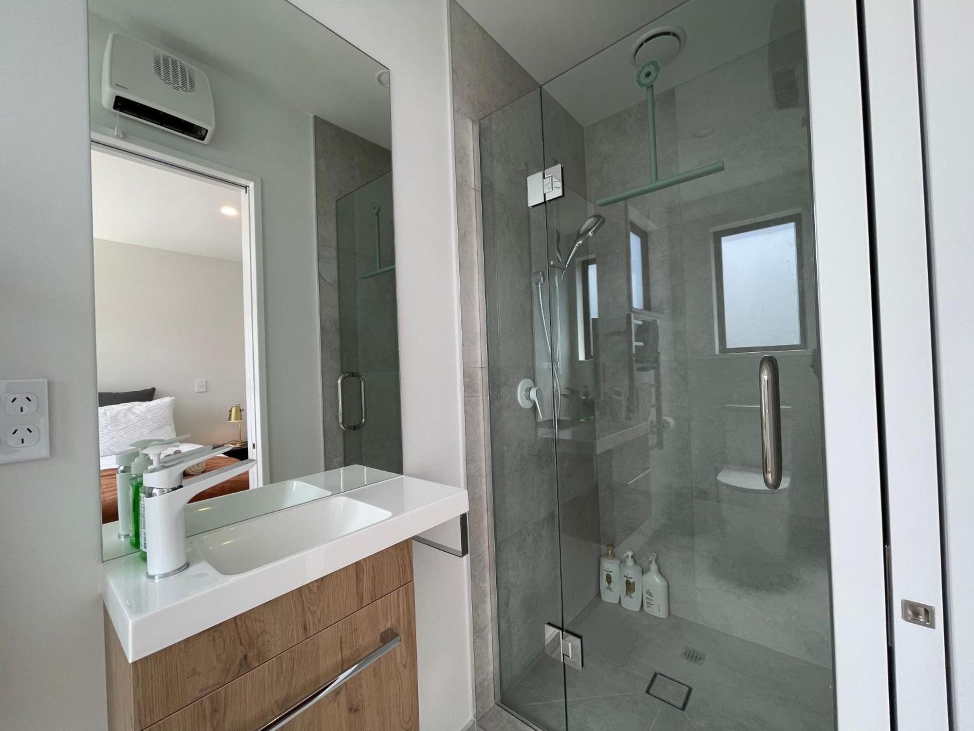 Luxury 2 Bedroom Townhouse Opposite Merivale Mall Κράισττσερτς Εξωτερικό φωτογραφία