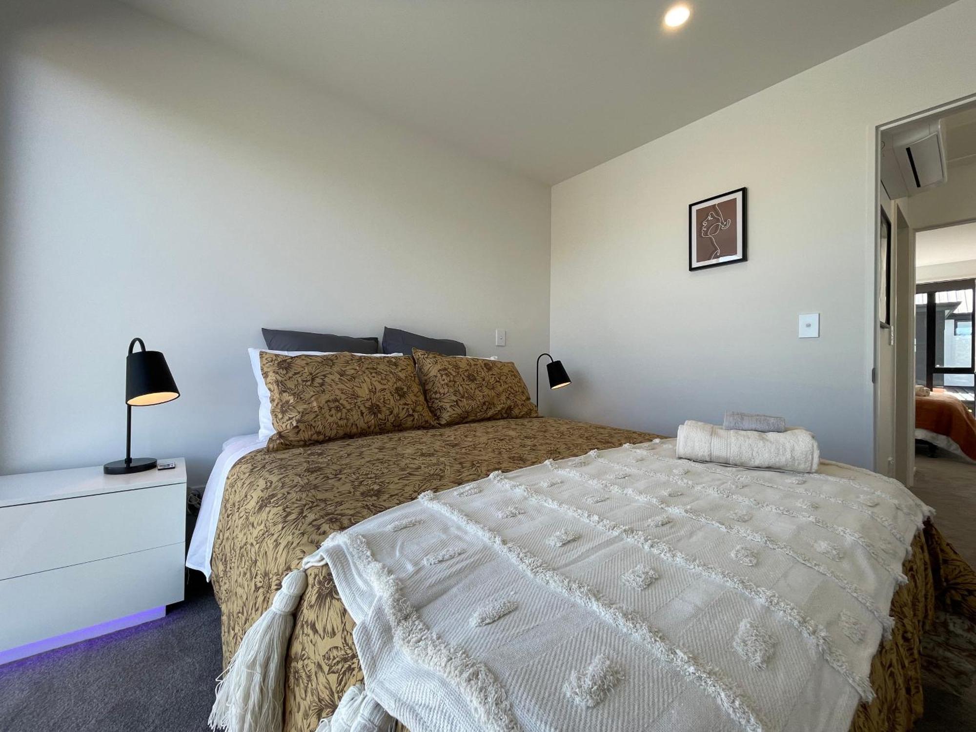 Luxury 2 Bedroom Townhouse Opposite Merivale Mall Κράισττσερτς Εξωτερικό φωτογραφία